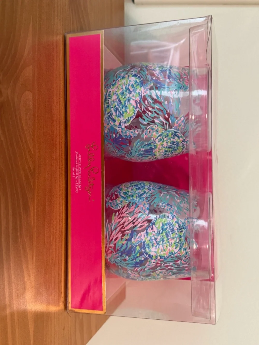 NWT Lilly Pulitzer Acrylic Wine Glass Set in Shell of a Party